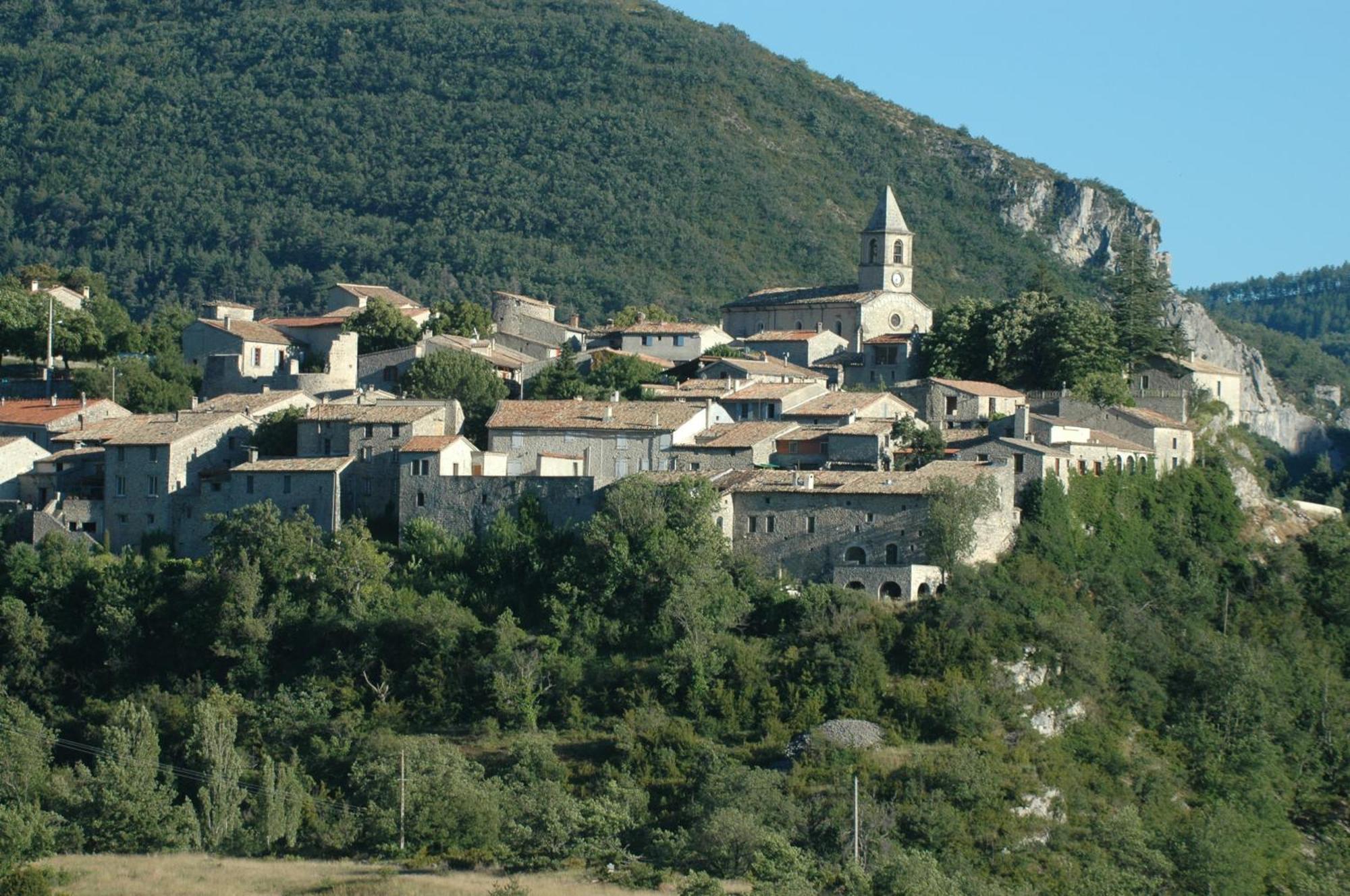 克拉维里尔酒店 Saint-Auban-sur-lʼOuvèze 外观 照片