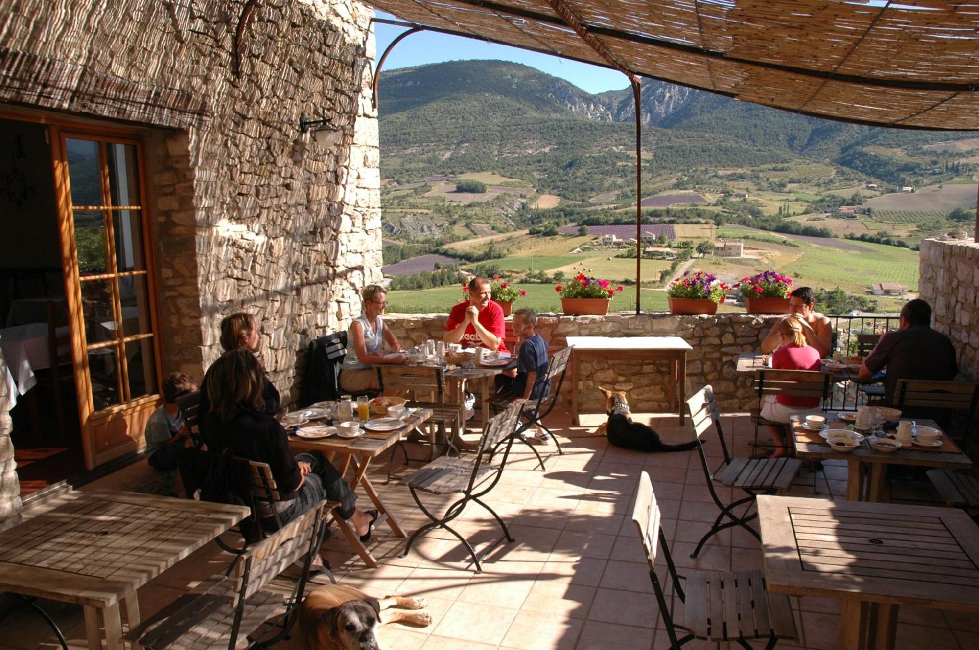 克拉维里尔酒店 Saint-Auban-sur-lʼOuvèze 外观 照片