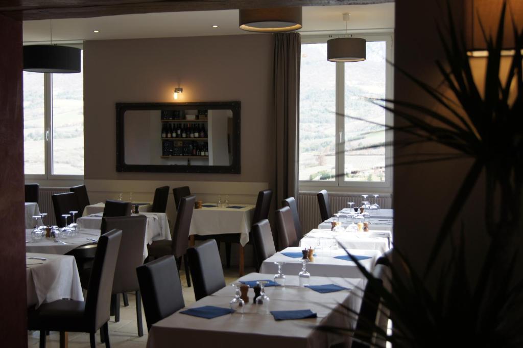 克拉维里尔酒店 Saint-Auban-sur-lʼOuvèze 外观 照片