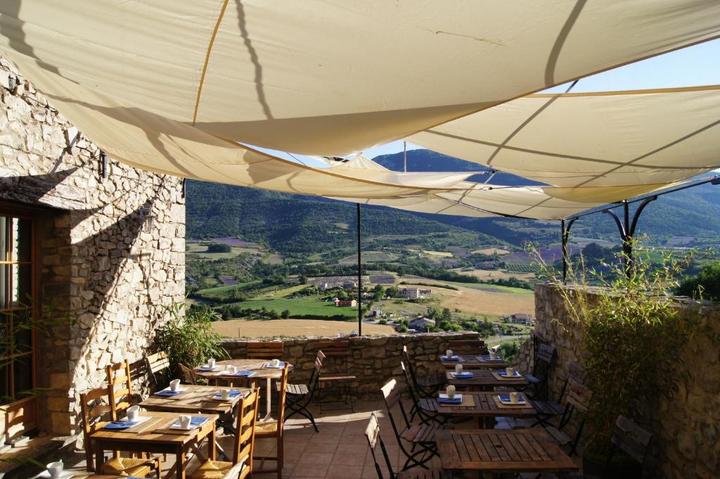 克拉维里尔酒店 Saint-Auban-sur-lʼOuvèze 外观 照片